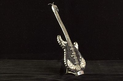 " Voltage" Из серии Музыка Л.Аракелян . Высота 18/6см 
40грамм 
Левон Аракелян: художник 