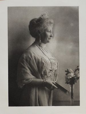 Принцесса из рода Августенбургов, в браке - германская императрица и королева Пруссии. Бумага 