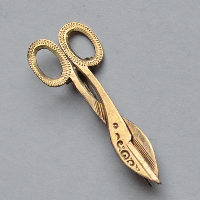 Антикварная золотая брошь. Золото10 карат. Маркировка отсутствует. Производство Англия. 