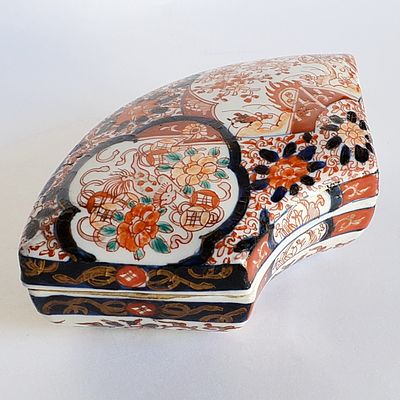 Коллекционная подписная фарфоровая шкатулка с крышкой. Имари. Япония. 19 век. Материал: фарфор 