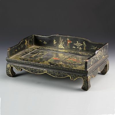 Детская кроватка для куклы. Китай. 19 век. Дерево. Лак. Роспись. Имеется подпись. Размер: 12.0 