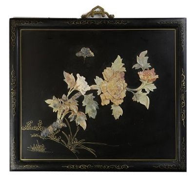 Антикварное черное лаковое панно с росписью и с резными накладками из разных видов камня 