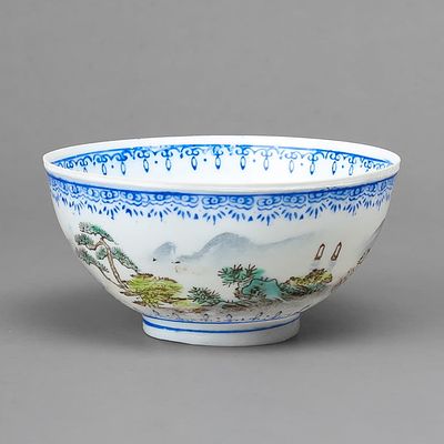 Пиала "Летний пейзаж". Япония, 1960-е гг. Костяной фарфор, деколь с подрисовкой эмалевыми 