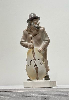 А. Иванов "Музыкант" из серии "Еврейская свадьба" 2014 год, фарфор , надглазурная роспись, 4 