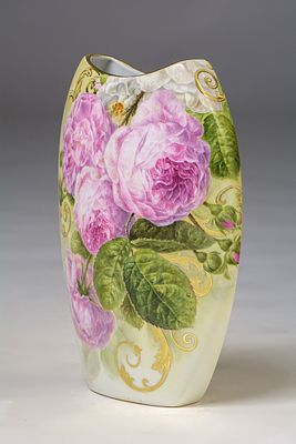 Авторская ваза "Розы" в ЕДИНСТВЕННОМ ЭКЗЕМПЛЯРЕ , надглазурная живопись по фарфору 