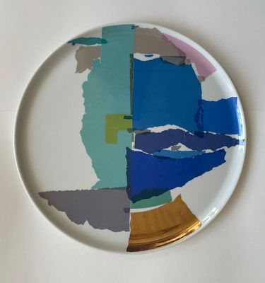 Ю. Жукова, декоративная тарелка , авторское надглазурное декорирование.