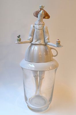 О. Долженкова "Трудный выбор" , фарфор 30 см. надглазурная роспись.