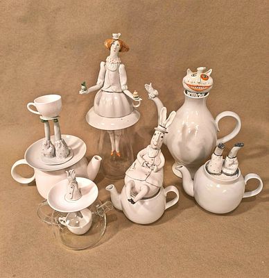 Композиция "Время пить чай", фарфор, надглазурная роспись , высота большой фигуры 45 см. Автор -О.