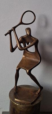 Ф .Крущельницкий "Игра в тенис" бронза , 32-16-12 см.