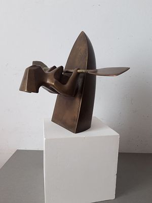 "Девушка на каное.Гребля", бронза 25 см.