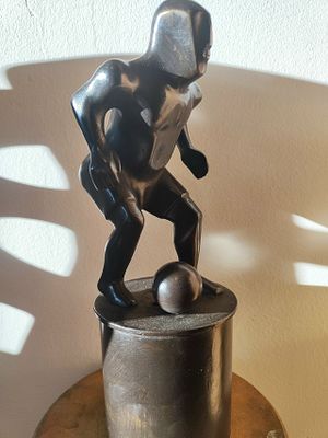 "Футболист! "31-10-9 см. бронза , литье , патина. Ф .Крущельницкий.