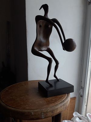 "Волейболистка" , бронза , высота 45см.