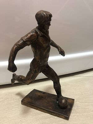 "Футболист" , 20 см, бронза , 1979 год.(Мурзин А).