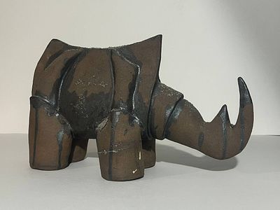 "Носорог". 
Лепка из пласта, деревянный обжиг. длина 226 см. . петошина елизавета 
окончила 