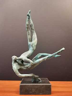 Харазян Сурен "Падение" 41/25/16см, бронза гранит, 2021год. Из серии &laquo;Между небом и землёй&raquo; 