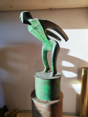 "Ныряльщик" 40-24-14 см. бронза , литье , зеленая патина. 