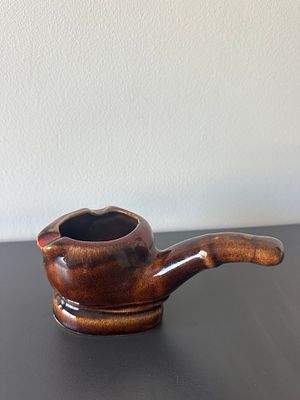 Ceramic ashtray made by Carnat. A pipe-shaped ceramic ashtray made by Carnat, length 18 cm
