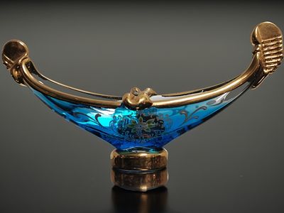 מאפרה Murano Art Glass איטליה כחול וזהב גונדולה סירת אגוז מצוירת ידני. 
(20 ס"מ) x (10 ס"מ) x 