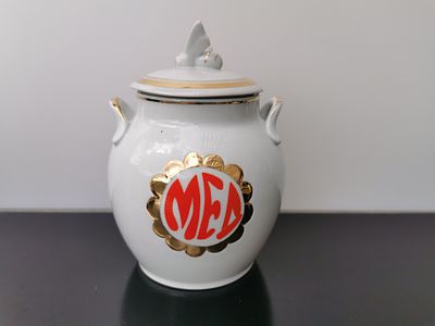 סיר דבש פורצלן סובייטי וינטג' 
חבית עם ידיות ומכסה, צבועה ביד 
גודל - כ- 18 ס"מ x 14 ס"מ - 