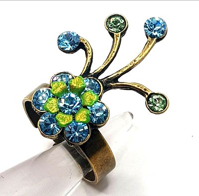 טבעת מיכל נגרין. טבעת של מיכל נגרין , מצב חדש קריסטלי סברובסקי בצבעים תכלת-ירוק. ניתן להתאים את המידה