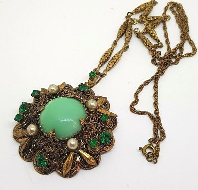 שרשרת תליון ווינטאז'. שרשרת בוהו-שיק עתיקה עם תליון נתיק שיכול לשמש גם כסיכה. שנות ה-30 עד ה-50 