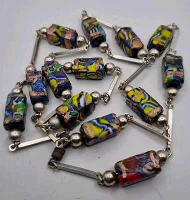 שרשרת מולטיפיורה. שרשרת וינטג' עם חרוזי זכוכית מיליפיור. אורך 72 ס"מ (= 28.5 אינץ' בקירוב). סוגר 