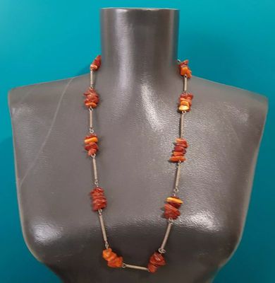 שרשרת ענברים. A vintage soviet necklace. Baltic amber nuggets with metal connectors. No clasp 