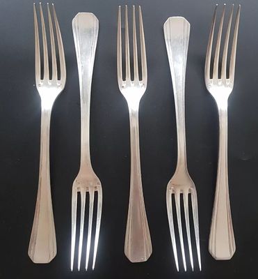 סט מזלגות קריסטופלה. A set of 5 dinner forks. Design Boreal. Silverplated. Very good condition 