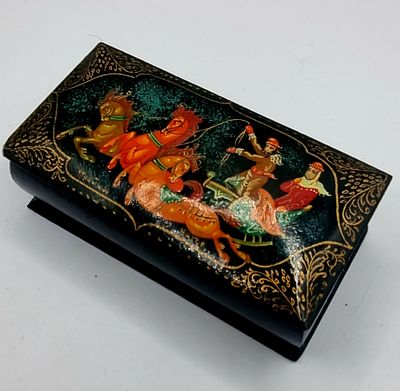 קופסא לכה מיניאטורית פאלך Palekh. קופסאות לכה מיניאטוריות מפאלך הן יצירות אמנות עממיות רוסיות 