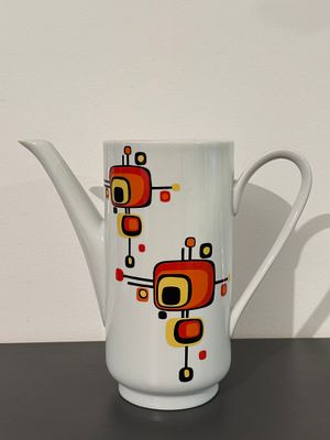 פורצלן נעמן. קנקן פורצלן תוצרת נעמן סדרת טלוויזיה המבוקשת. *חסר המכסה וקיים צ׳יפ בשפה.