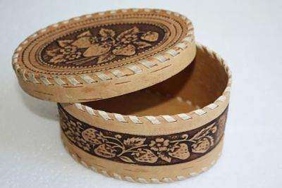 קופסת תכשיטים רוסית יפהפייה מקליפת ליבנה, תות, ברסטה 
12 ס"מ x 9 ס"מ x 6.5 ס"מ