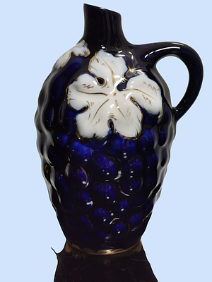 קנקן חרסינה סובייטי, ענבים, זהב קובלט, שנות ה-50, ברית המועצות קורוסטן, וינטג' 
18 ס"מ x 12 ס"מ 