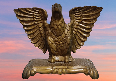 בסיס מנורת שולחן בצורת נשר. בסיס מנורת שולחן עתיק פליז בצורת נשר 
(16 ס"מ) x (13 ס"מ) x (9 ס"מ) 