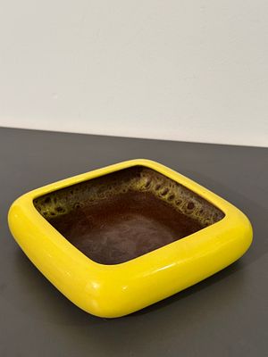 קרמיקה ישראלית. מגש קרמיקה צהוב מיוחד תוצרת בית היוצר.
‏16x16x4