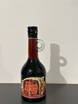 יין ישראלי. יקבי הגפן - יין עתיק עתיק אדום - מצב טוב מאוד