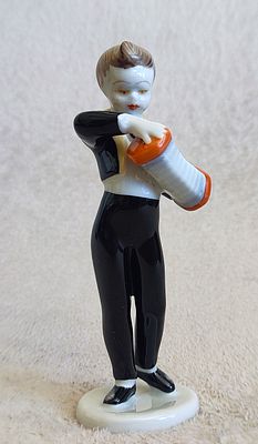 Porcelain statuette "Young musician". Hungary, Hollohaza. פסלון פורצלן"מוסיקאי צעיר". הונגריה 