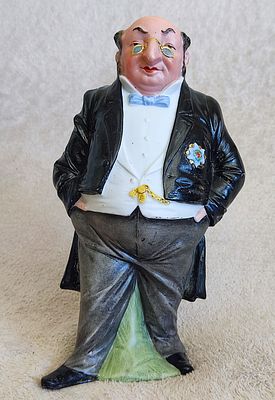 Porcelain statuette "Bourgeois". Germany, . פסלון פורצלן "בורגני". גרמניה, תחילת המאה ה -20. אין 