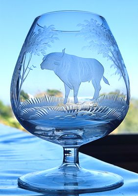 Crystal brandy glass Rowland Ward "Big Game" - (African buffalo). קריסטל ברנדי זכוכית רולנד וורד 