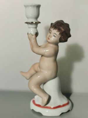 מחזיק פמוטים תוצרת רומניה. פמוט חרסינה וינטג' 
מחזיק פמוטים תוצרת רומניה ARPO 
גודל - כ- 17 ס"מ 