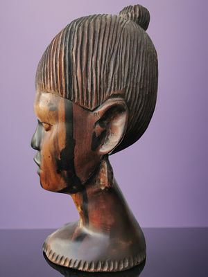 אישה כבדה מעץ אבוני מגולף אפריקאי 
פסל חזה שבטי, ראש מסאי, 2 ק"ג 
אמנות אפריקאית אמיתית 