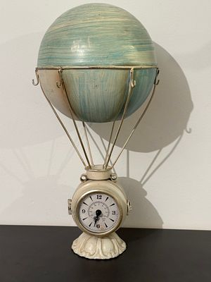 שעון נוי בצורת כדור פורח,מנגון לא תקין.