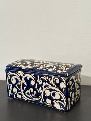 קופסאת קרמיקה עבודת יד,חתומה.
‏5.5x10.5x6