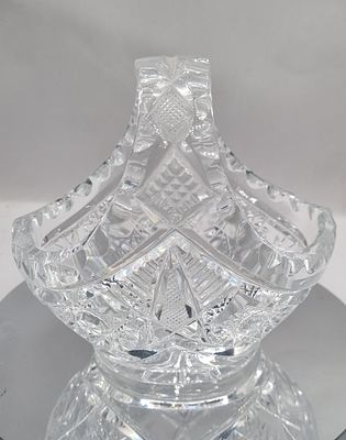 סלסלה קריסטל לבן בחיתוך ידני אין פגמים גודל 10&times;11 סמ