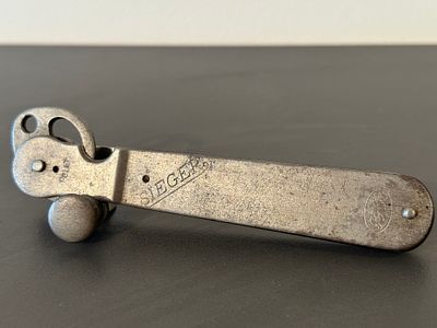 פותחן מלחה״ע ה-2 נדיר. פותחן קופסאות שימורים של SIEGER הגרמני WW2 נדיר