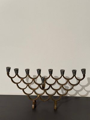 חנוכיית נחושת עבודת יד חצי עיגולים.
‏16x32