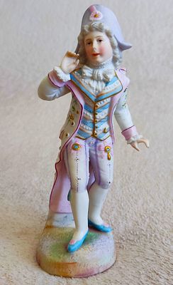 Porcelain statuette "Cavalier". Germany, Dresden (Dresden Age Decorating Studio). פסלון פורצלן 