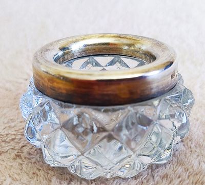 Crystal salt shaker with a silver rim of 875 samples. USSR. שייקר מלח קריסטל עם שפת כסף של 875 