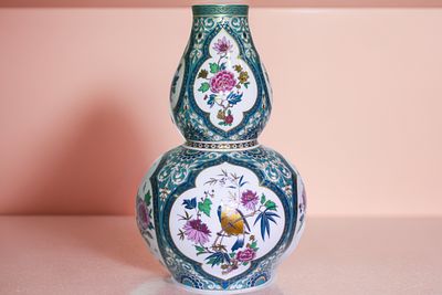 אגרטל פורצלן של Shantung Decor AK Kaiser 
W Germany Birds Flowers זהב מדהים 10 אינץ' 
9 3/4 