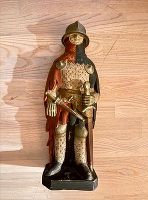 Французская школа XIX в. - Средневековый рыцарь. гипс. Клеймо: M. Delaroche, вес - 5,3 кг