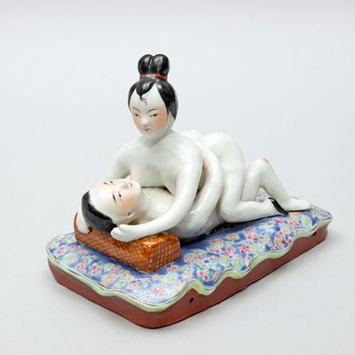 Скульптура "Любовники". Китай, период династии Цин, 1889–1912 годы. Фаянс, роспись. Марки: к в 